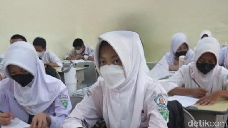 Asap Makin Pekat di Kobar, Siswa Mulai Belajar dari Rumah Hari Ini