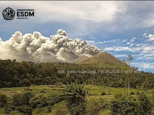 Gunung Sinabung di Karo Erupsi, Warga Diminta Tak Mendekat Radius 3 Km