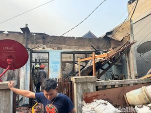 Mak Jangan Nangis, Lemasnya Warga Gambir Jakpus Tahu Rumahnya Terbakar