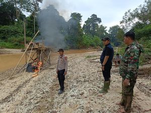 Polisi Razia PETI di Muratara, 2 Pelaku Kabur-1 Mesin Dompeng Dibakar