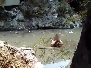 Sosok Pria Aljazair yang Heboh Ritual di Danau Sunter