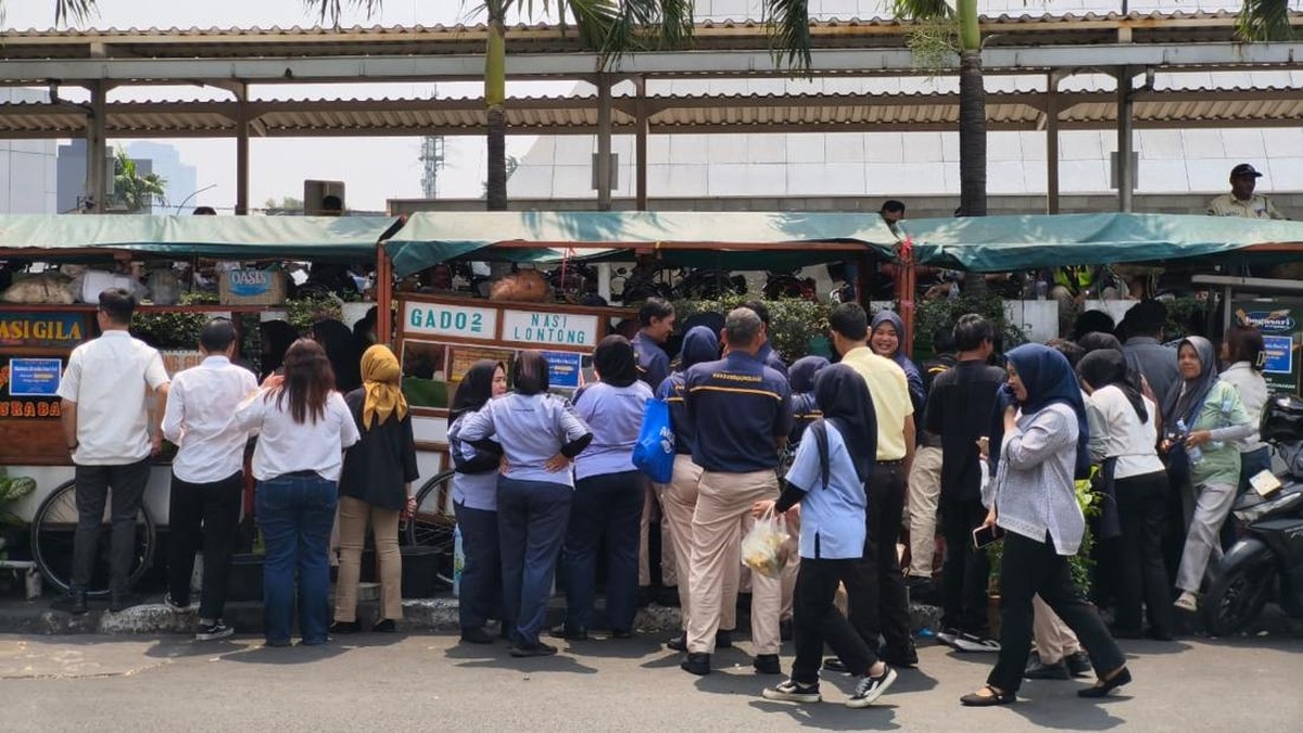 Ultah, Zulhas Borong Dagangan 19 UMKM untuk Dibagikan Gratis ke Warga