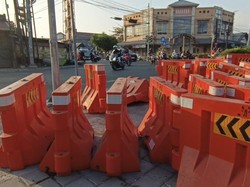 Road Barrier di Mataram Dibongkar Warga, Jalanan Macet-Pengendara Mengeluh