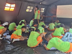 Siswa Nagekeo Tetap Semangat Belajar di Tenda Darurat Pascagempa