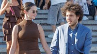 Mesranya Selena Gomez dan Benny Blanco, Gandengan Tangan Terus di Venice