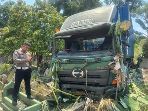 Truk Oleng-Terjun dari Tol ke Kuburan di Medan, 6 Luka