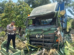 Truk Oleng-Terjun dari Tol ke Kuburan di Medan, 6 Luka