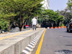 Trotoar Gasibu Dikeluhkan Terlalu Tinggi, Lansia Bisa Kesulitan Naik Turun