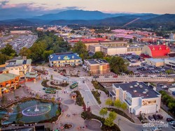 Pigeon Forge Jadi Magnet Turis AS Berkat Warisan Dolly Parton