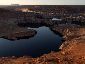 Lake Powell Mengering, Krisis Air Mengintai