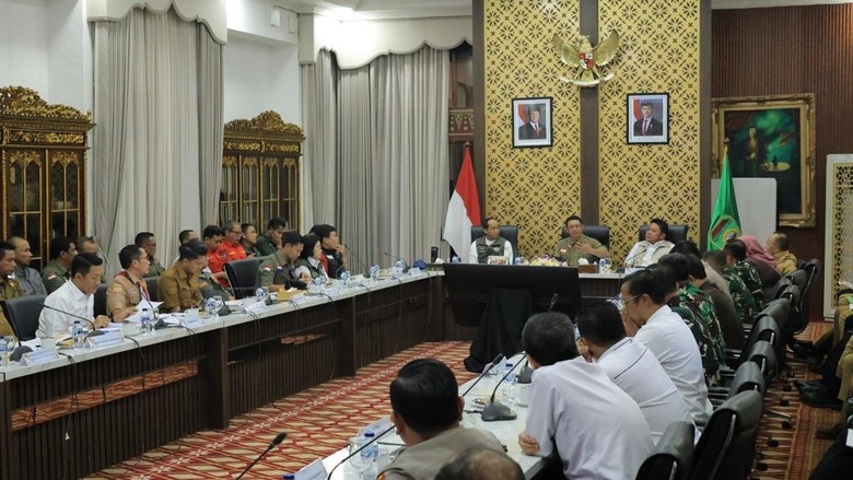 BNPB Salurkan Bantuan untuk Penanganan Karhutla di Palembang