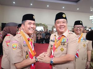Dinilai Berdedikasi, Walkot Ratu Dewa Terima Lencana Melati Pramuka