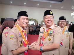 Dinilai Berdedikasi, Walkot Ratu Dewa Terima Lencana Melati Pramuka