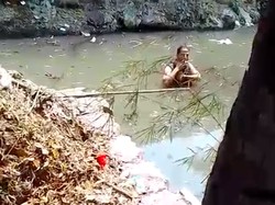 WN Aljazair 2 Kali Berendam Ritual di Danau Sunter Sebelum Dievakuasi