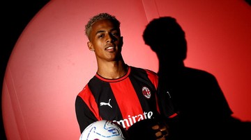 Milan Rekrut Hutchinson Gantikan Leao yang Hengkang ke Turki