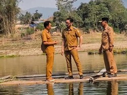 Bupati Jeje Cari Solusi Siswa Naik Rakit Seberangi Waduk Saguling