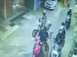 Video: Gara-Gara Klakson, Driver Ojol Diancam Pakai Pistol