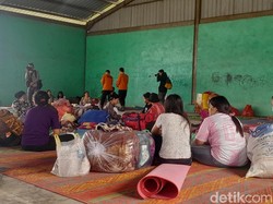Warga Kuta Tengah Pilih Ngungsi karena Takut Erupsi Susulan Gunung Sinabung