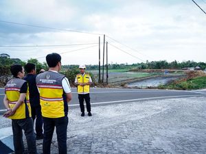 Jalan Penghubung Pinrang-Enrekang di Ruas Paleteang-Malumpung Makin Mulus