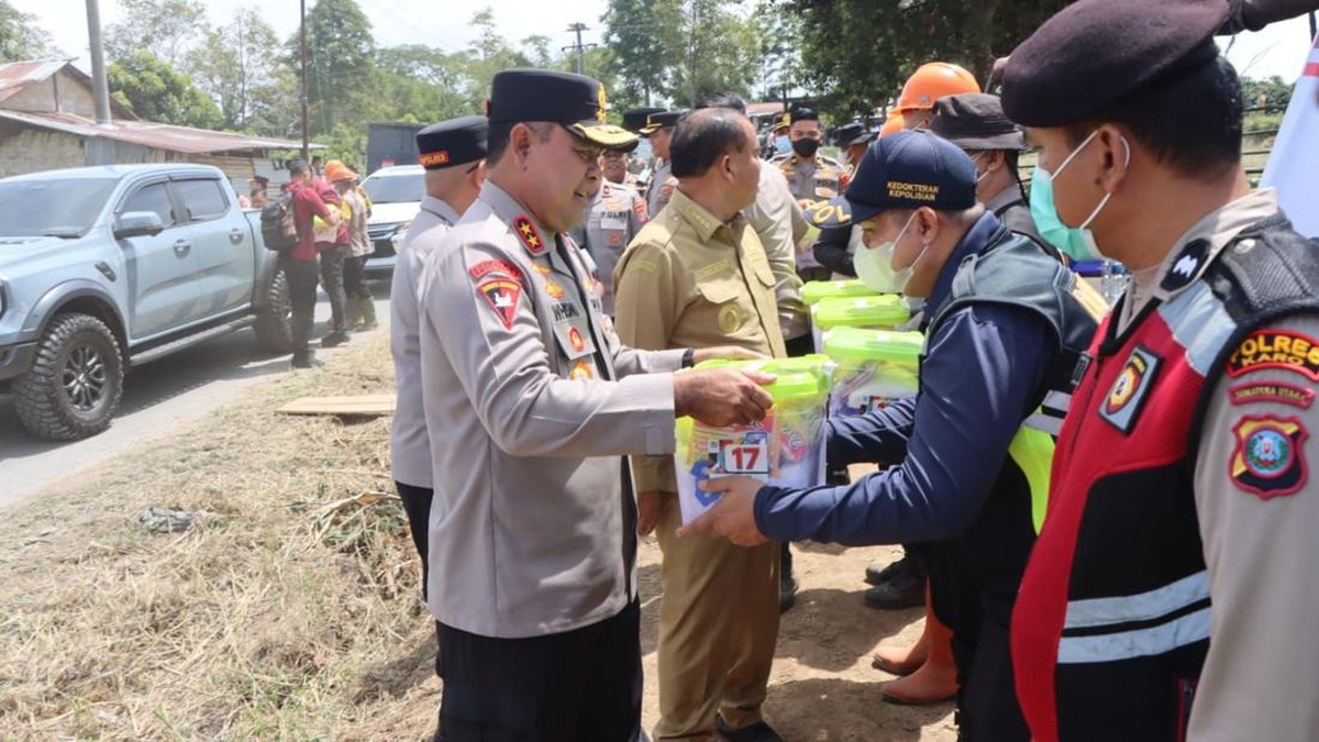 176 Personel Polri Diterjunkan Jaga Warga Saat Sinabung Siaga