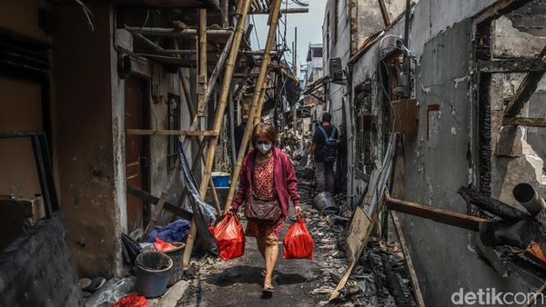 Jejak Kebakaran di Batu Ceper, Warga Cek Rumah yang Tersisa