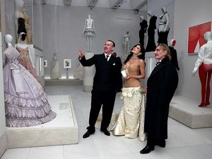 Kronologi Pameran John Galliano di MET Batal, Dipicu Kontroversi Masa Lalu