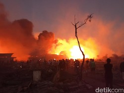 Titik Api Kebakaran Lahan di Nakula Denpasar Kembali Membesar