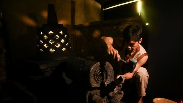 Pameran imersif Purwacarita Borobudur Seniman tampil dalam pameran imersif Purwacarita Borobudur di Galeri Indonesia Kaya, Grand Indonesia, Jakarta, Selasa (1/9/2026).