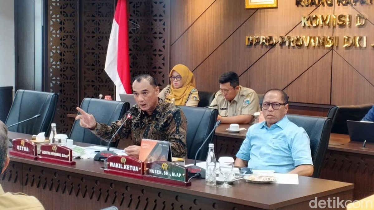 Pansus DPRD DKI Soroti Gunung Sampah 60 Ribu Ton di TPS Liar Cilincing
