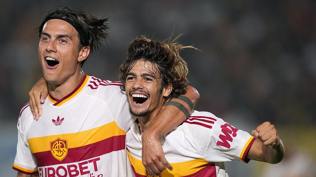 Roma duduk di puncak klasemen sementara Liga Italia usai menang atas Fiorentina dan Lecce. Foto: NurPhoto via Getty Images/NurPhoto