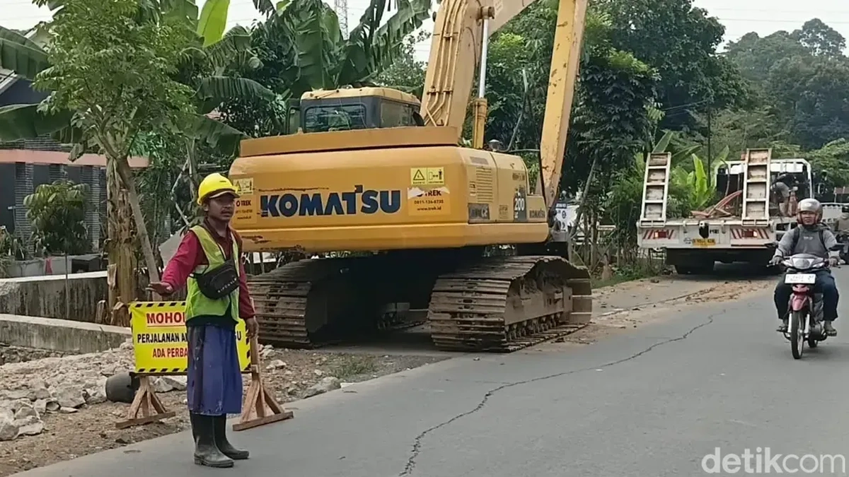 Perbaikan Jalan Raya Cipayung Depok Rampung Oktober 2026