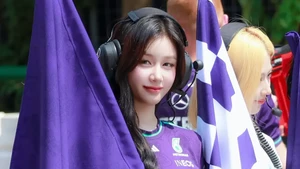 Visual Unreal Pharita BABYMONSTER di Acara Adidas F1, Akrab dengan Pebalap