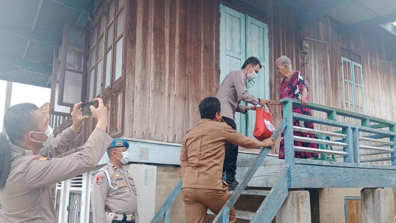 Cegah Karhutla, Polda Sumsel Door to Door Edukasi Masyarakat