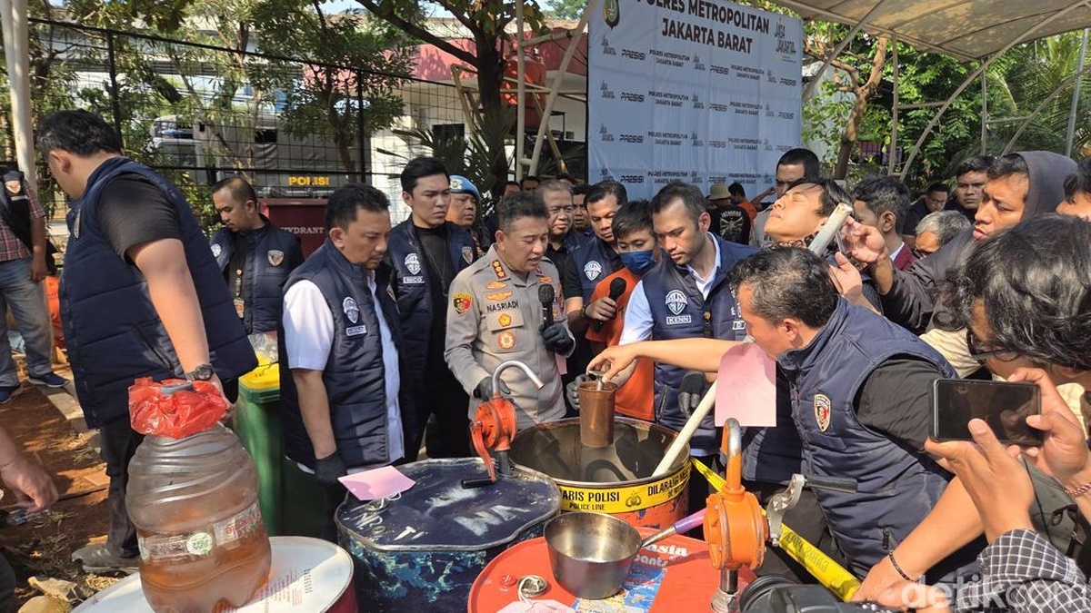 Polisi Bongkar Pabrik Oli Palsu di Jakbar, Raup Rp35 Juta per Bulan