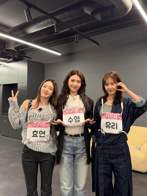 Potret Girls' Generation-HRS melalui perjalanan debutnya dengan cara unik berawal dari sitkom hingga terwujud nyata.