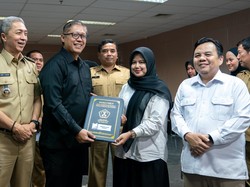 DPRD dan Pemkot Bogor Tebus 988 Ijazah Siswa Tertahan karena Biaya