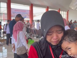 Tangis Haru Putri Bisa Belajar di Sekolah Rakyat Nganjuk