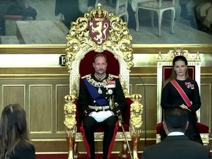 Video Raja Haakon Bersumpah Usai Jadi Raja Baru Norwegia