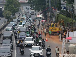 Revitalisasi Gatot Subroto Dimulai, Kendaraan Umum Bisa Melintas di Jalur Busway