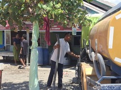 Berjibaku Salurkan Air Bersih untuk Korban Gempa Flores
