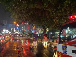 Tumpahan Oli di Jl Margonda Depok Bikin Pengendara Jatuh, 3 Orang Terluka