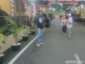Warga Cianjur Berhamburan Saat Gempa M 4,3