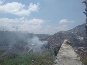 Terpapar Asap Kebakaran TPA Mandung, Pegawai-Staf Minta Dicek Kesehatan
