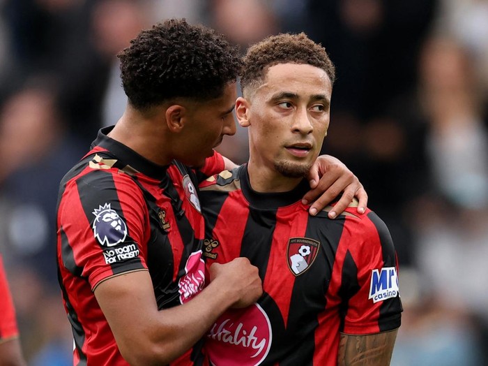 Soccer Football - Premier League - AFC Bournemouth v Everton - Vitality Stadium, Bournemouth, Britain - August 29, 2026 AFC Bournemouth's James Hill and Marcus Tavernier react after the match REUTERS/Toby Melville EDITORIAL USE ONLY. NO USE WITH UNAUTHORIZED AUDIO, VIDEO, DATA, FIXTURE LISTS, CLUB/LEAGUE LOGOS OR 'LIVE' SERVICES. ONLINE IN-MATCH USE LIMITED TO 120 IMAGES, NO VIDEO EMULATION. NO USE IN BETTING, GAMES OR SINGLE CLUB/LEAGUE/PLAYER PUBLICATIONS. PLEASE CONTACT YOUR ACCOUNT REPRESENTATIVE FOR FURTHER DETAILS..