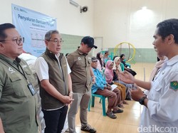 Bulog Gencarkan Bantuan Pangan Usai Stok Beras Melimpah 5,4 Juta Ton