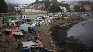 Ceuta Dibanjiri Migran, Tenda Darurat Berjejer di Pantai Trampolin