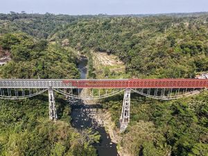Jembatan Cirahong Bersolek, Cagar Budaya Peninggalan 1893 Kembali Dipercantik