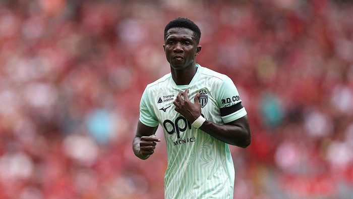Lamine Camara, gelandang AS Monaco gagal gantikan Enzo Fernandez di Chelsea.