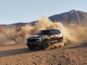 Spek Mitsubishi Pajero Terbaru, Siap Tantang Land Cruiser