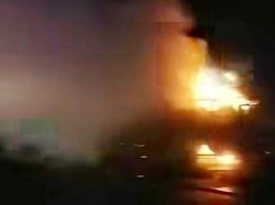 Truk Terbakar di Bahu Tol Japek KM 53, Sopir Berhasil Selamat